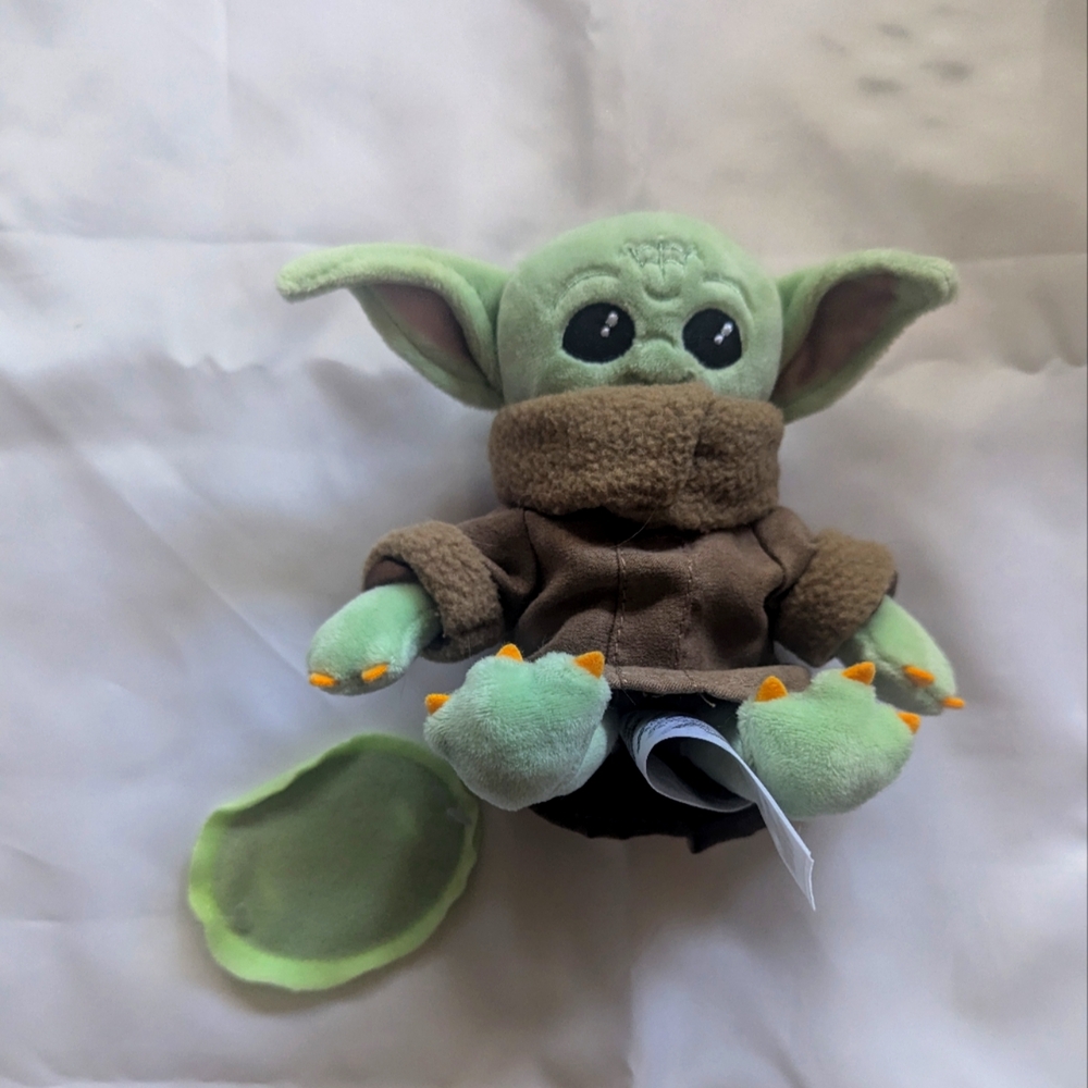 Star Wars Disney Parks Baby Yoda Grogu shoulder buddy